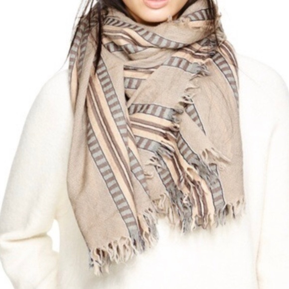 Aritzia Accessories - Aritzia Blanket Scarf